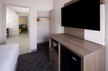 Suite, 1 King Bed, Non Smoking