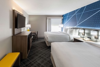 Room, 2 Queen Beds, Accessible, Non Smoking (Roll-in Shower)