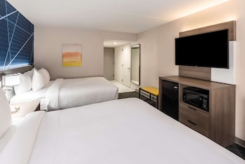 Room, 2 Queen Beds, Accessible, Non Smoking (Roll-in Shower)