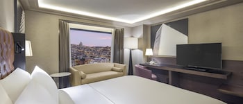 Business Suite, Club Lounge Access (CAPITAL)