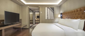 Business Suite, Club Lounge Access (CAPITAL)