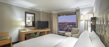 Executive Suite, 1 King Bed (Lounge Access)