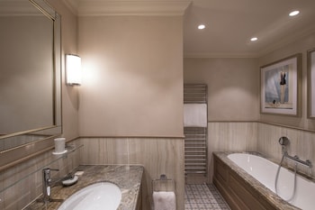 Deluxe Room Mountain View