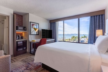 Room, 1 King Bed, Bay View (High Floor)