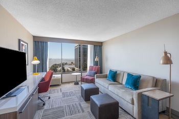 Junior Suite, 1 King Bed, Mountain View, Corner