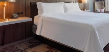Room, 1 King Bed, Mountain View