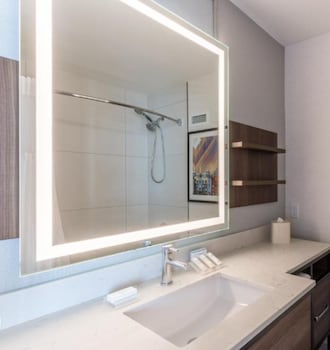 Junior Suite, 1 King Bed, Mountain View, Corner