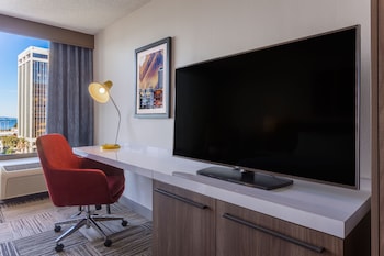 Room, 1 King Bed, Mountain View