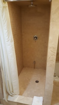 One Bedroom Suite (No pets allowed)