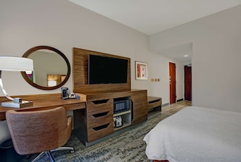 One Queen Bed, Non-Smoking, Accessible