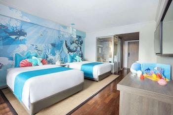 Garden View Family Room