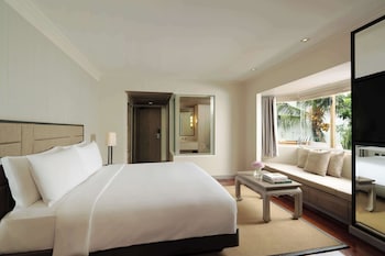 Garden View Corner Suite