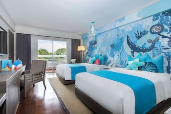 Garden View Family Room