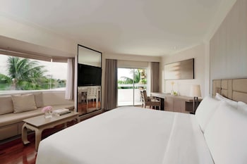 Garden View Corner Suite
