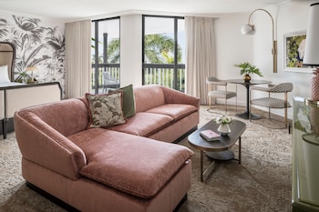 Premium Suite, 1 King Bed with Sofa bed (Junior)