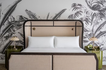 Room, 1 King Bed, Mobility Accessible, Garden View