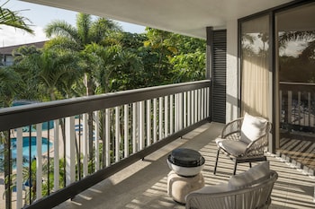 Room, 2 Queen Beds, Mobility Accessible, Pool View