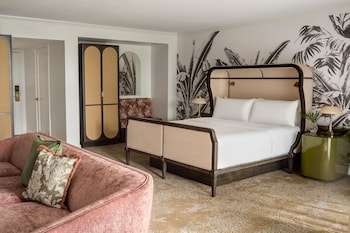 Premium Suite, 1 King Bed, Mobility Accessible