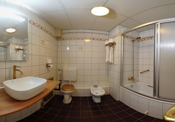 Superior Room, 2 Twin Beds, Non Smoking, Bathtub
