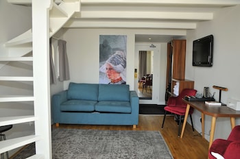 Suite, 2 Twin Beds, Non Smoking (with Sofabed)