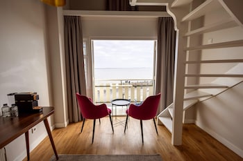 Suite, 2 Twin Beds, Non Smoking (with Sofabed)