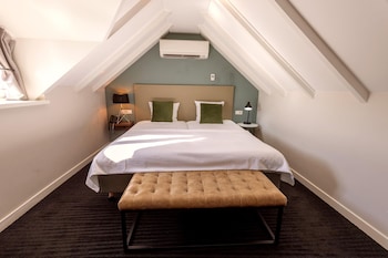 Suite, 2 Twin Beds, Non Smoking (with Sofabed)