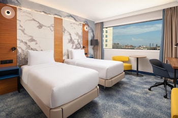 Twin Room (Sky View)