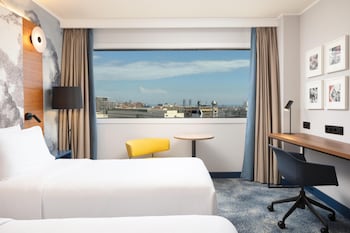 Twin Room (Sky View)