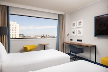 Twin Room (Sky View)
