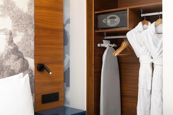 Suite, 1 Bedroom (1 King Bed with Sofa bed)