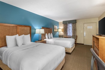 Standard Room, 2 Double Beds, Non Smoking, Refrigerator & Microwave