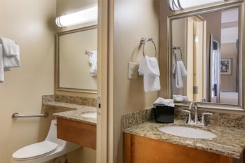 Standard Room, 1 King Bed, Refrigerator & Microwave, Pool View