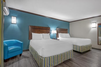 Standard Room, 2 Queen Beds, Refrigerator & Microwave, Poolside (1st Floor)
