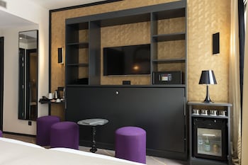 Quadruple Room (4 Twin Beds)