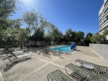 Standard Room, 1 King Bed, Pool View
