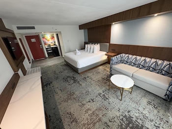 Standard Room, 1 King Bed, Patio, Poolside (with Single Sofabed)