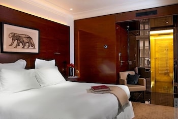 Standard Room, 1 King Bed, Courtyard View