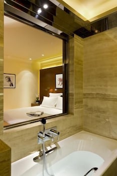 Superior Room, 1 King Bed, City View