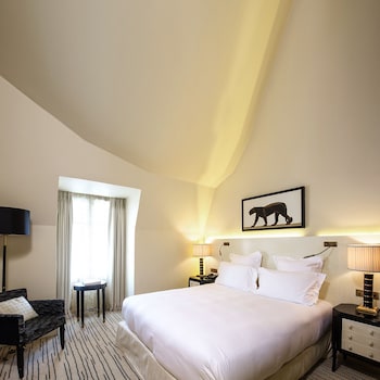Suite, 1 King Bed, City View