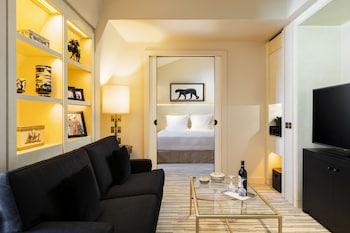 Suite, 1 King Bed, City View