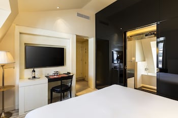 Deluxe Room, 1 King Bed, City View