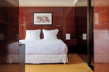 Standard Room, 1 King Bed, Courtyard View