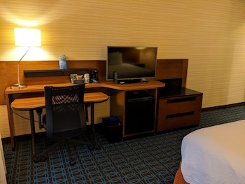 Room, 1 King Bed (Mobility/Hearing Access, Roll-In Shwr)