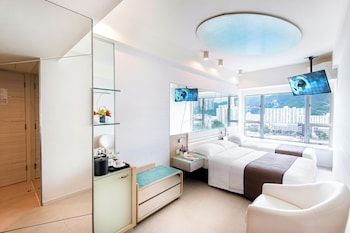 Premier Queen Single Room