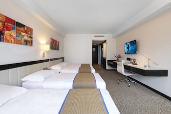 Deluxe Quadruple Room