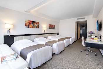 Deluxe Quadruple Room