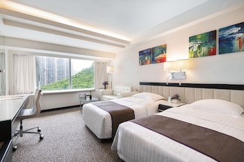 Deluxe Twin & Sofa Bed Room