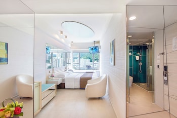 Premier Queen Single Room