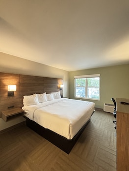 1 King Bed Mobility Accessible Room Bathtub/Shower w/ Grab Bars, Non Smoking