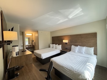 Room, 2 Queen Beds, Non Smoking